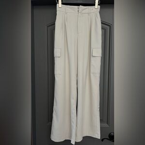 NWOT Hollister Livvy Ultra High-Rise Wide-Leg Pants Cream Cargo Pants XS